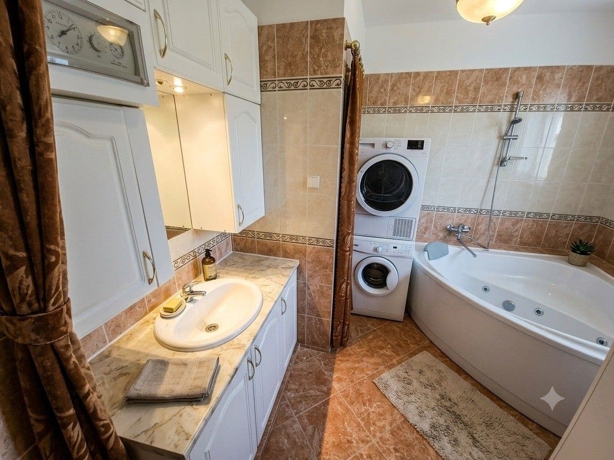 Pronájem bytu 2+1 97 m², Pod Třebešínem, Praha, Praha Pronájem bytu 2+1 97 m², Pod Třebešínem, Praha, Praha