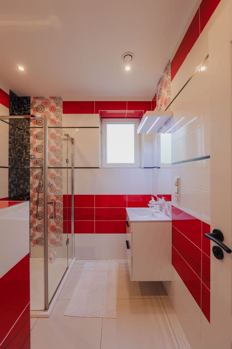 Prodej domu 240 m², pozemek 818 m², Plaňany, Středočeský kraj Prodej domu 240 m², pozemek 818 m², Plaňany, Středočeský kraj