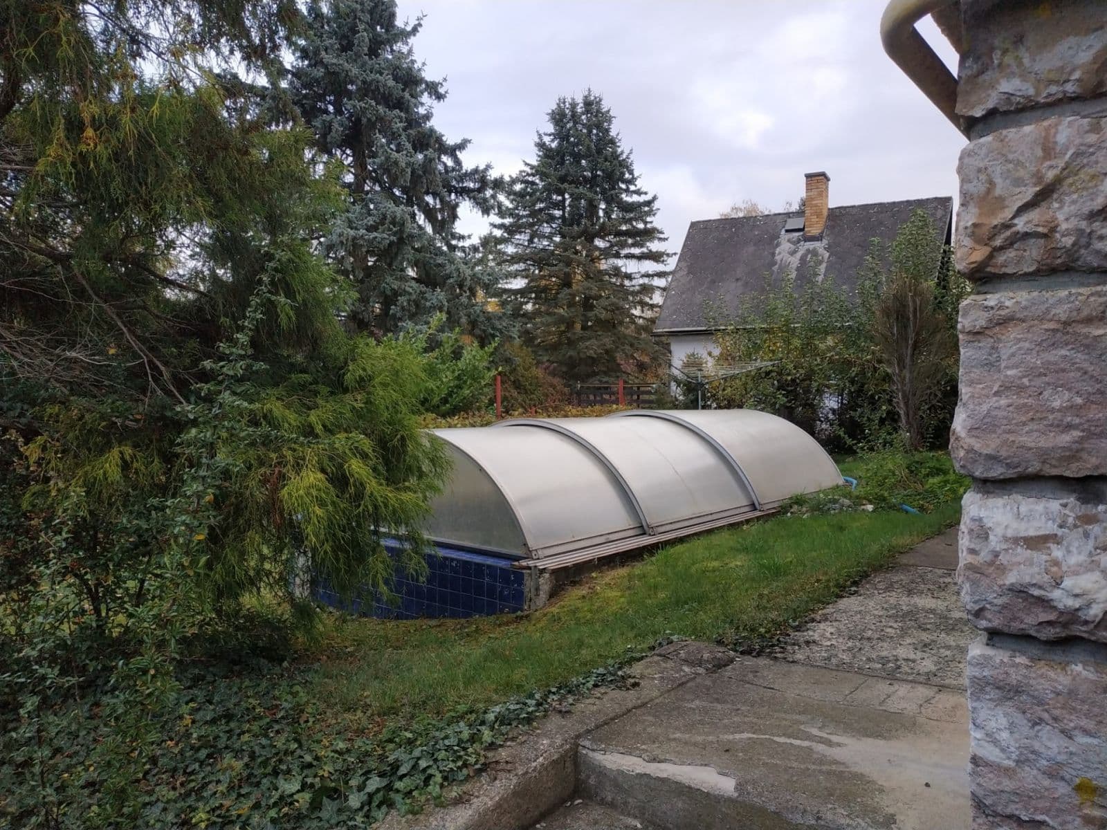 Prodej domu 118 m², pozemek 669 m², Lesní, Zadní Třebaň, Středočeský kraj Prodej domu 118 m², pozemek 669 m², Lesní, Zadní Třebaň, Středočeský kraj