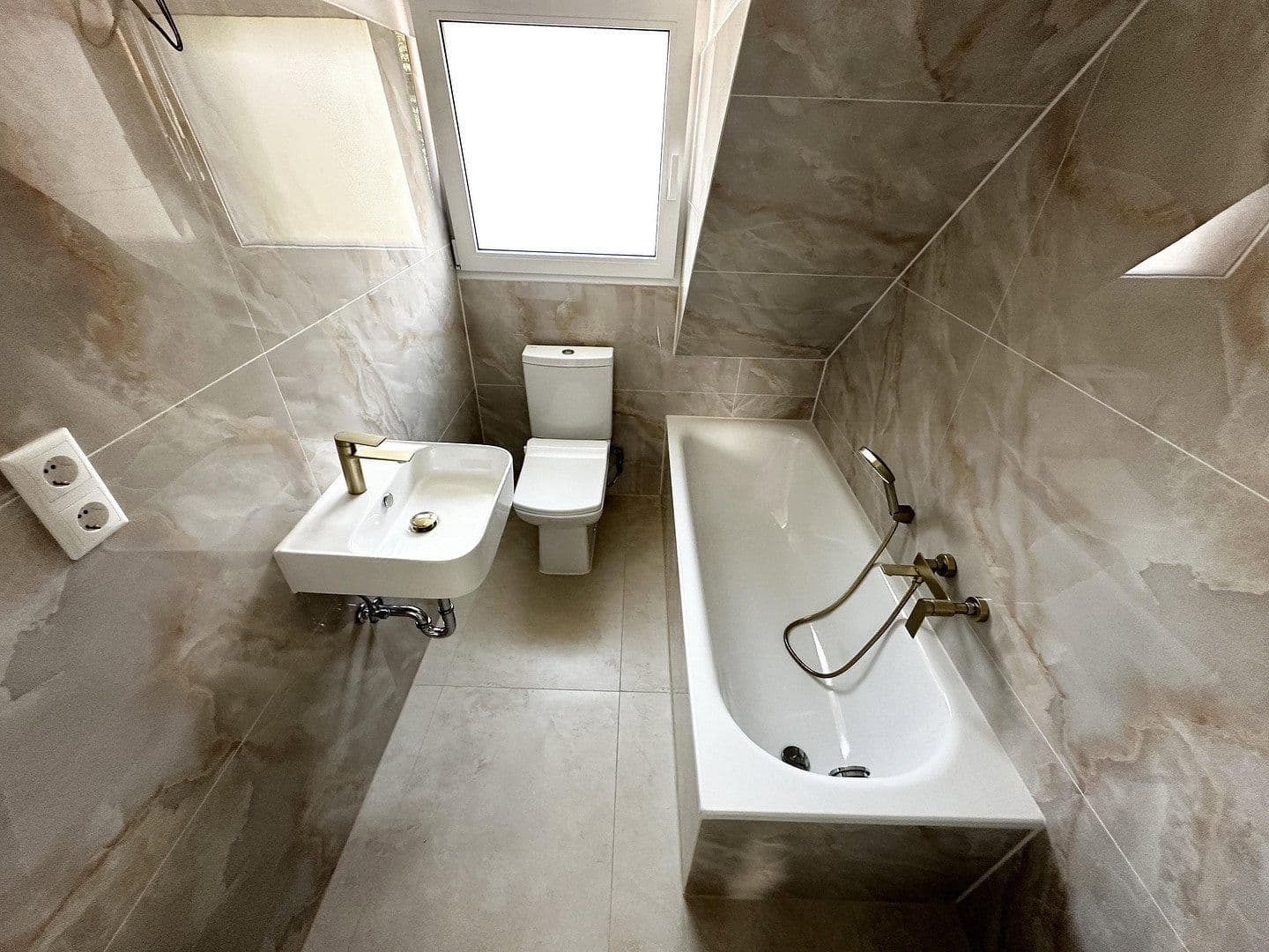 Pronájem bytu 3+1 55 m², Oberhausen, Severní Porýní-Vestfálsko Pronájem bytu 3+1 55 m², Oberhausen, Severní Porýní-Vestfálsko