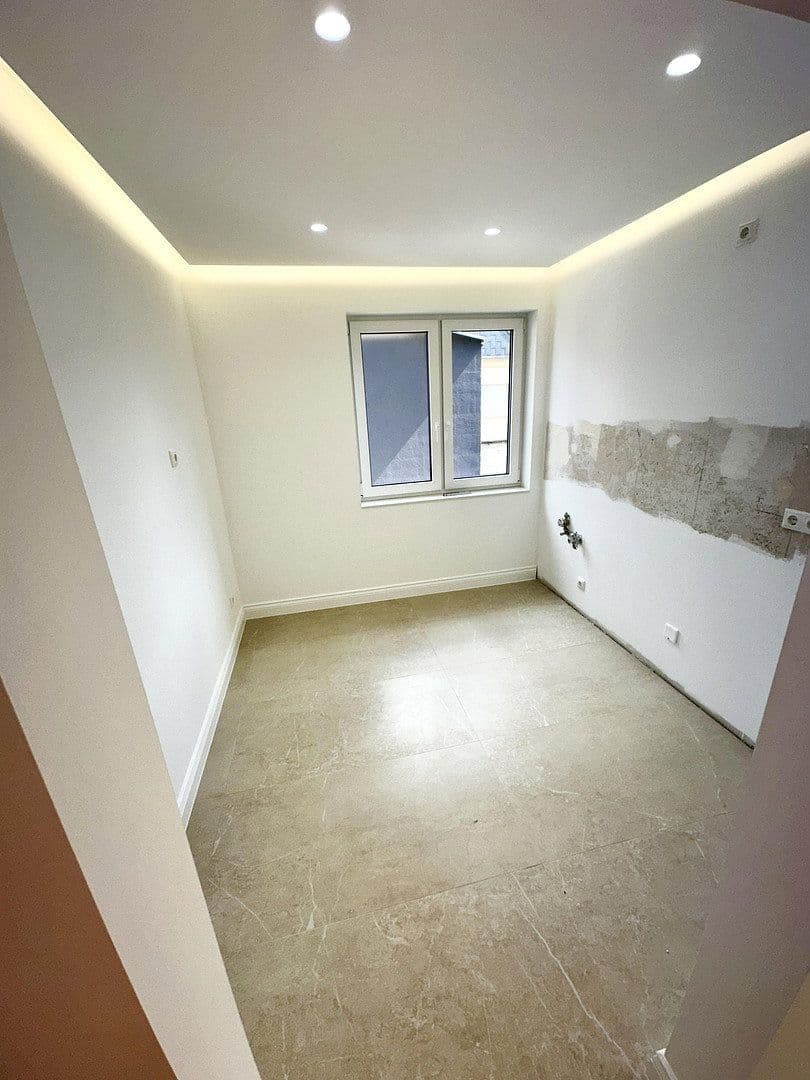Pronájem bytu 3+1 70 m², Königstraße 17, Oberhausen, Severní Porýní-Vestfálsko Pronájem bytu 3+1 70 m², Königstraße 17, Oberhausen, Severní Porýní-Vestfálsko