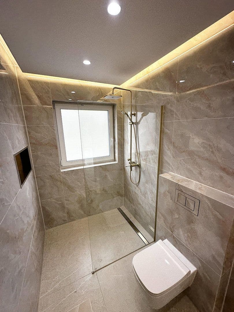 Pronájem bytu 3+1 70 m², Königstraße 17, Oberhausen, Severní Porýní-Vestfálsko Pronájem bytu 3+1 70 m², Königstraße 17, Oberhausen, Severní Porýní-Vestfálsko
