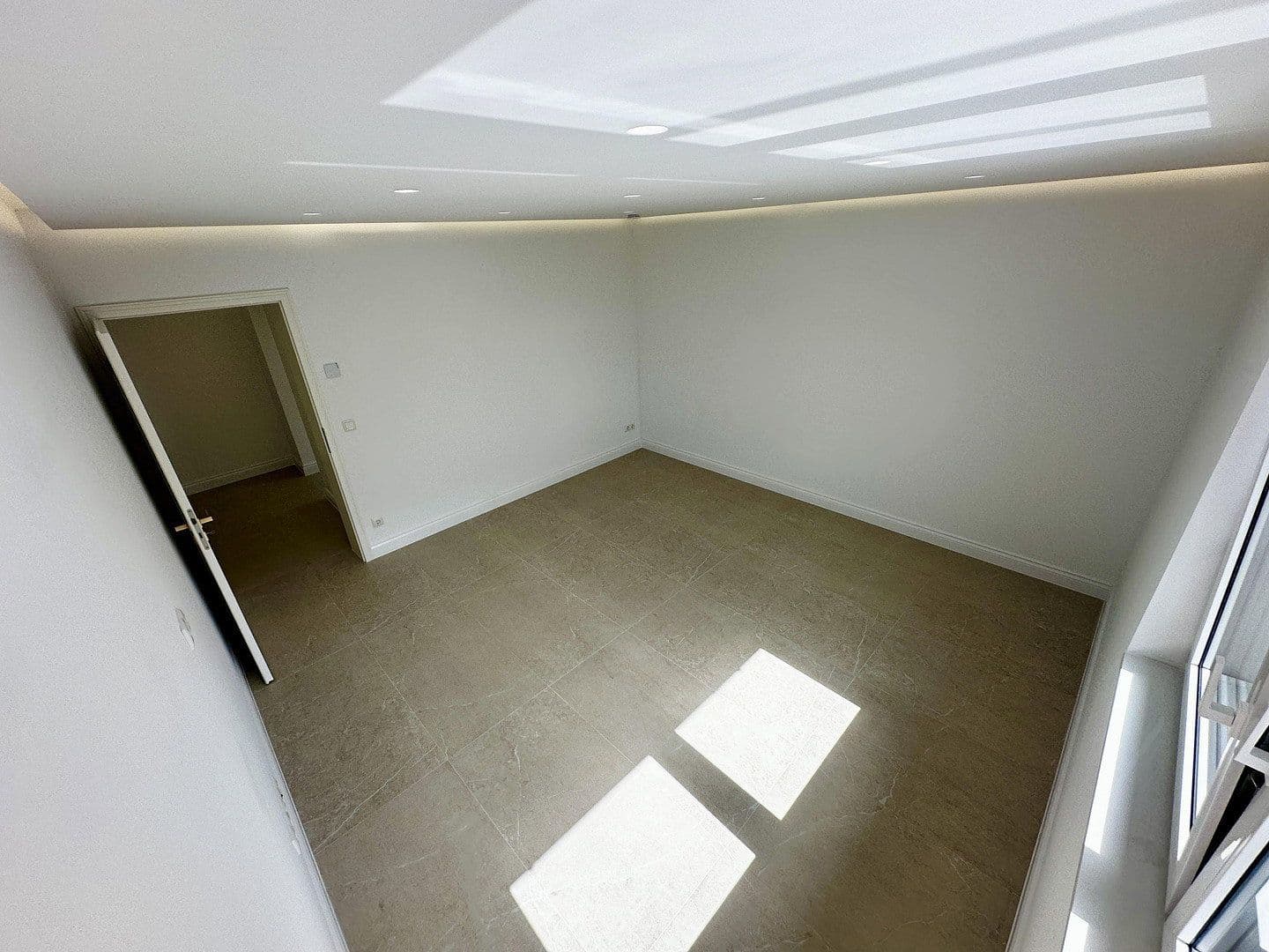 Pronájem bytu 3+1 70 m², Königstraße 17, Oberhausen, Severní Porýní-Vestfálsko Pronájem bytu 3+1 70 m², Königstraße 17, Oberhausen, Severní Porýní-Vestfálsko