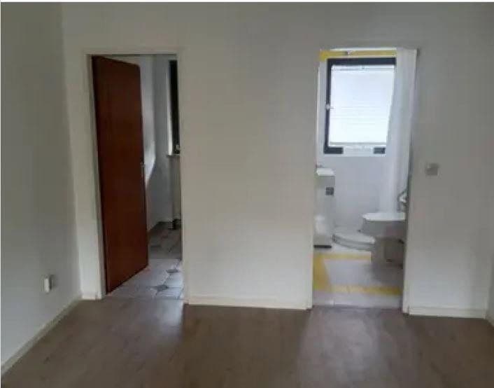 Pronájem bytu 1+1 38 m², Guddenstr.15, München, Bavorsko Pronájem bytu 1+1 38 m², Guddenstr.15, München, Bavorsko