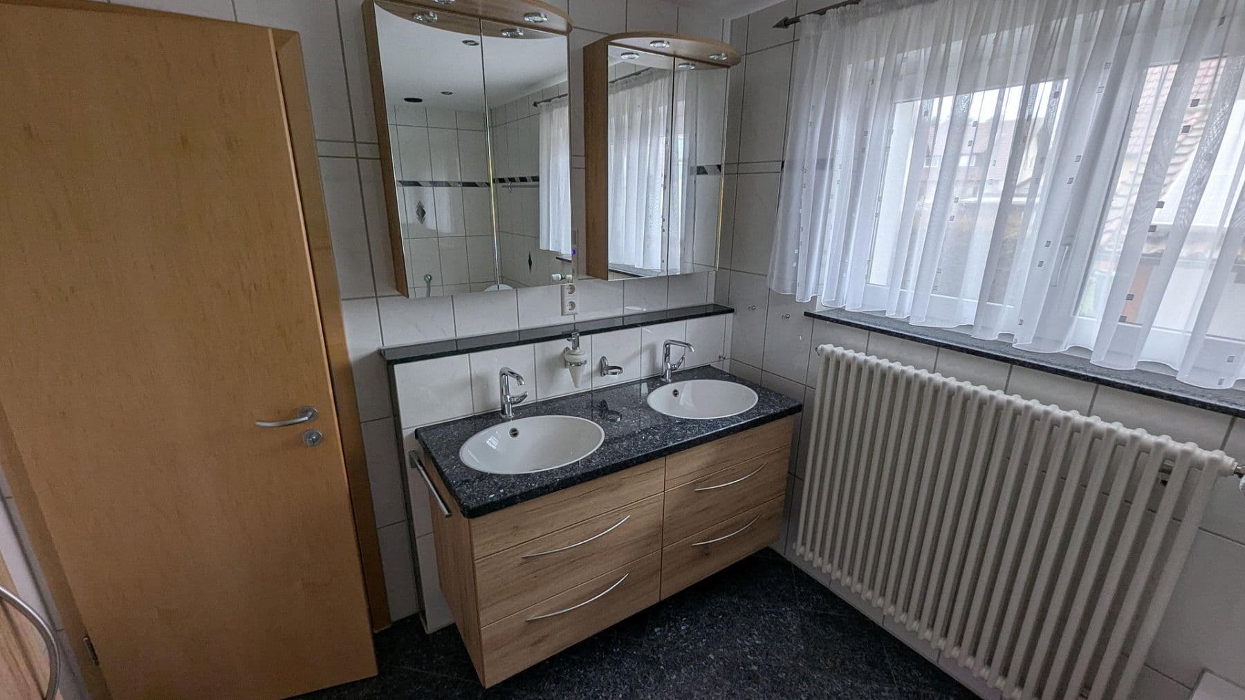 Prodej domu 247 m², pozemek 838 m², Bad Liebenzell, Bádensko-Württembersko Prodej domu 247 m², pozemek 838 m², Bad Liebenzell, Bádensko-Württembersko