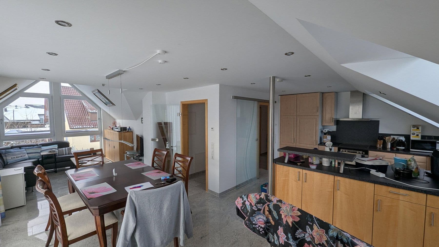 Prodej domu 247 m², pozemek 838 m², Bad Liebenzell, Bádensko-Württembersko Prodej domu 247 m², pozemek 838 m², Bad Liebenzell, Bádensko-Württembersko
