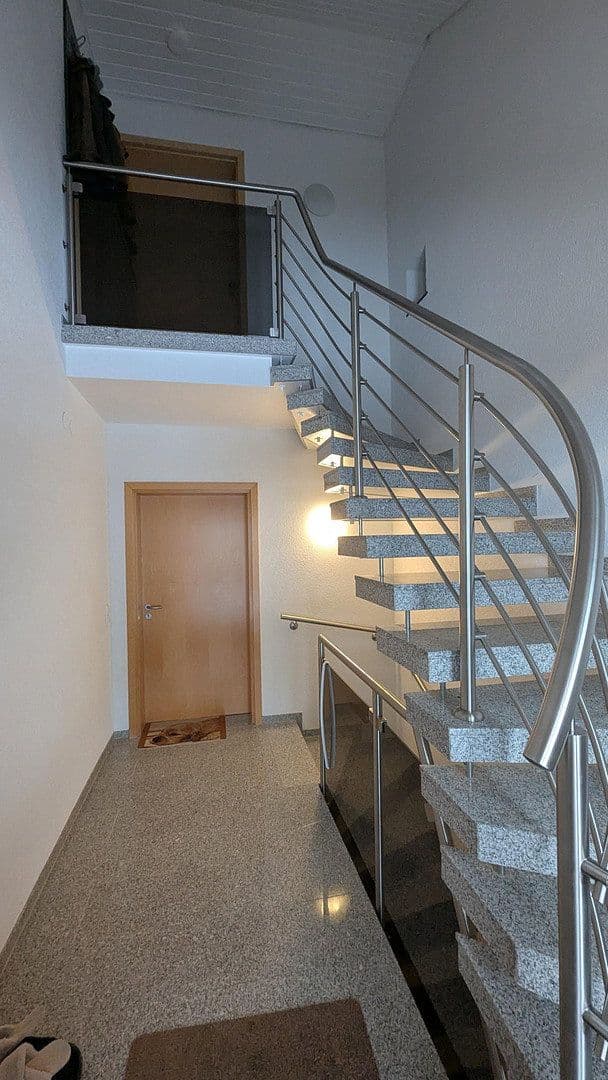 Prodej domu 247 m², pozemek 838 m², Bad Liebenzell, Bádensko-Württembersko Prodej domu 247 m², pozemek 838 m², Bad Liebenzell, Bádensko-Württembersko