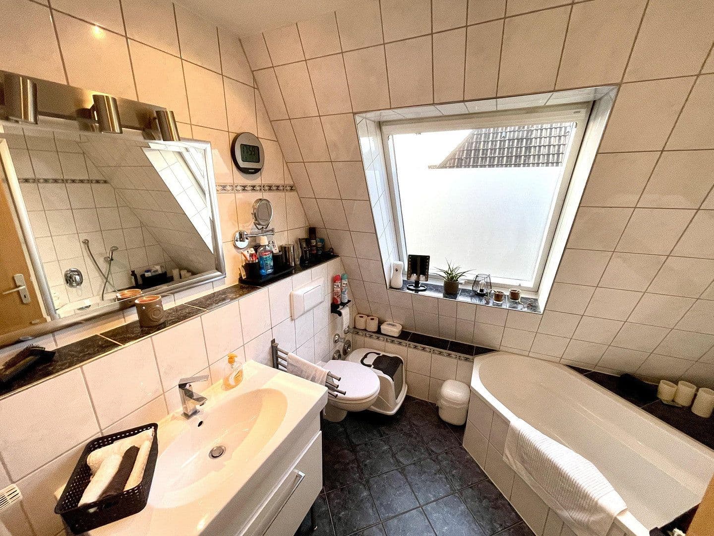 Pronájem bytu 2+1 86 m², Torgauer Str. 15, Gelsenkirchen, Severní Porýní-Vestfálsko Pronájem bytu 2+1 86 m², Torgauer Str. 15, Gelsenkirchen, Severní Porýní-Vestfálsko