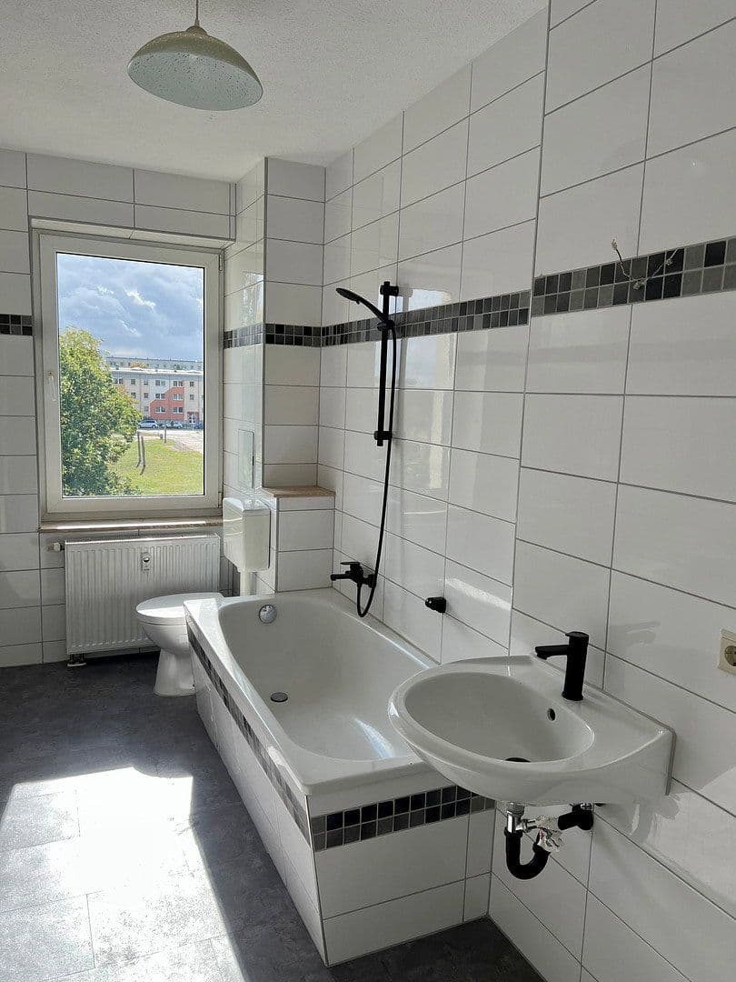Pronájem bytu 3+1 73 m², Turmstrasse 18, Dessau, Sasko-Anhaltsko Pronájem bytu 3+1 73 m², Turmstrasse 18, Dessau, Sasko-Anhaltsko