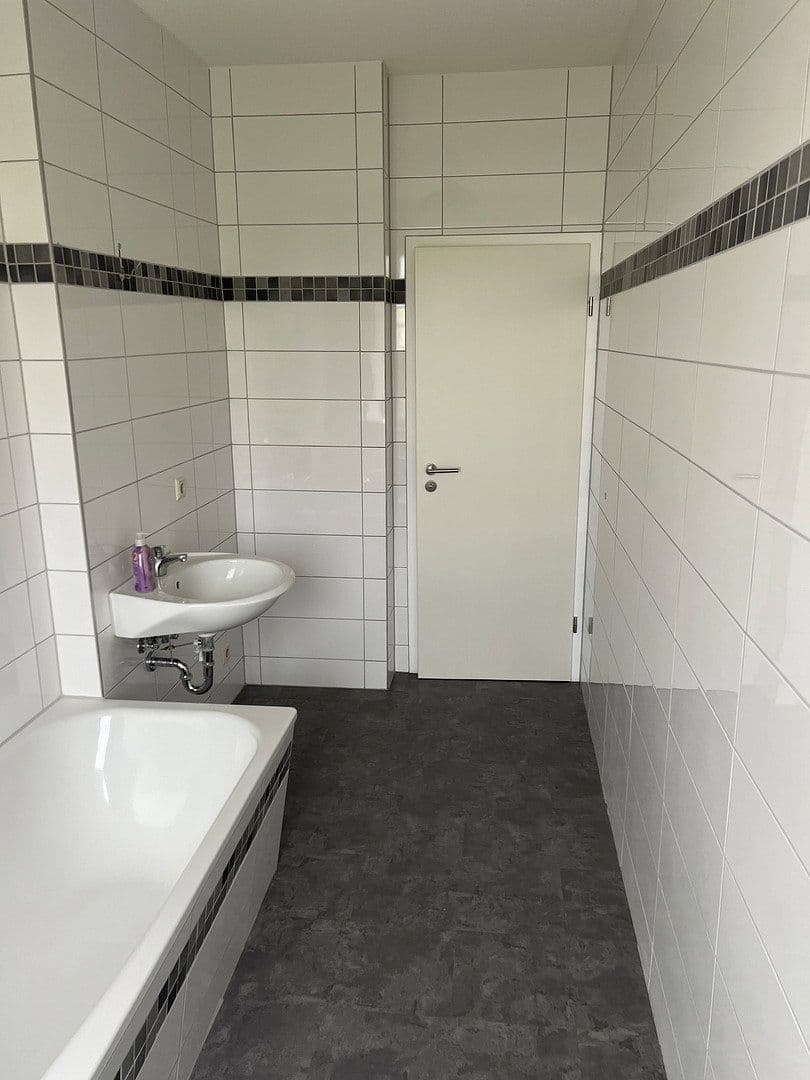 Pronájem bytu 3+1 73 m², Turmstrasse 18, Dessau, Sasko-Anhaltsko Pronájem bytu 3+1 73 m², Turmstrasse 18, Dessau, Sasko-Anhaltsko
