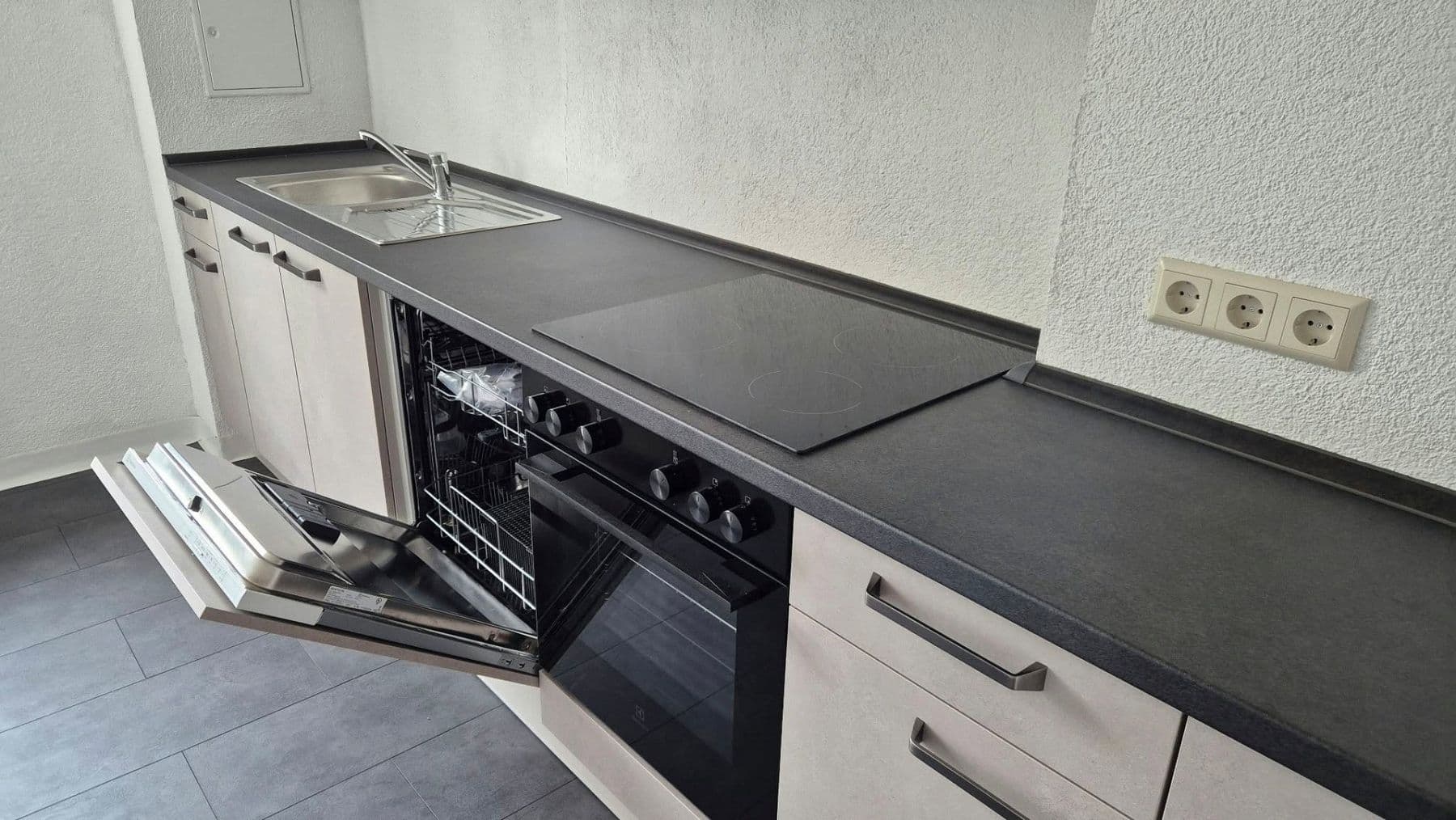 Pronájem bytu 3+1 73 m², Turmstrasse 18, Dessau, Sasko-Anhaltsko Pronájem bytu 3+1 73 m², Turmstrasse 18, Dessau, Sasko-Anhaltsko