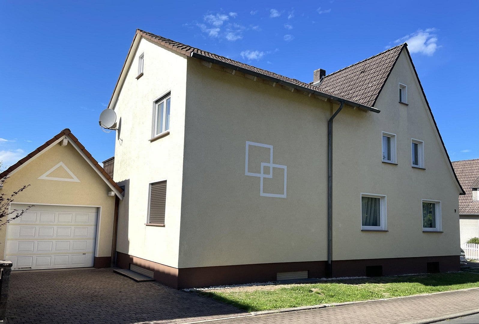 Prodej domu 204 m², pozemek 742 m², Rotenburg an der Fulda, Hessen Prodej domu 204 m², pozemek 742 m², Rotenburg an der Fulda, Hessen