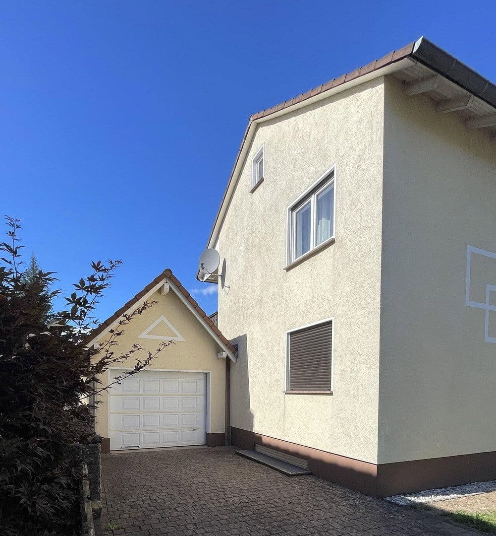 Prodej domu 204 m², pozemek 742 m², Rotenburg an der Fulda, Hessen Prodej domu 204 m², pozemek 742 m², Rotenburg an der Fulda, Hessen