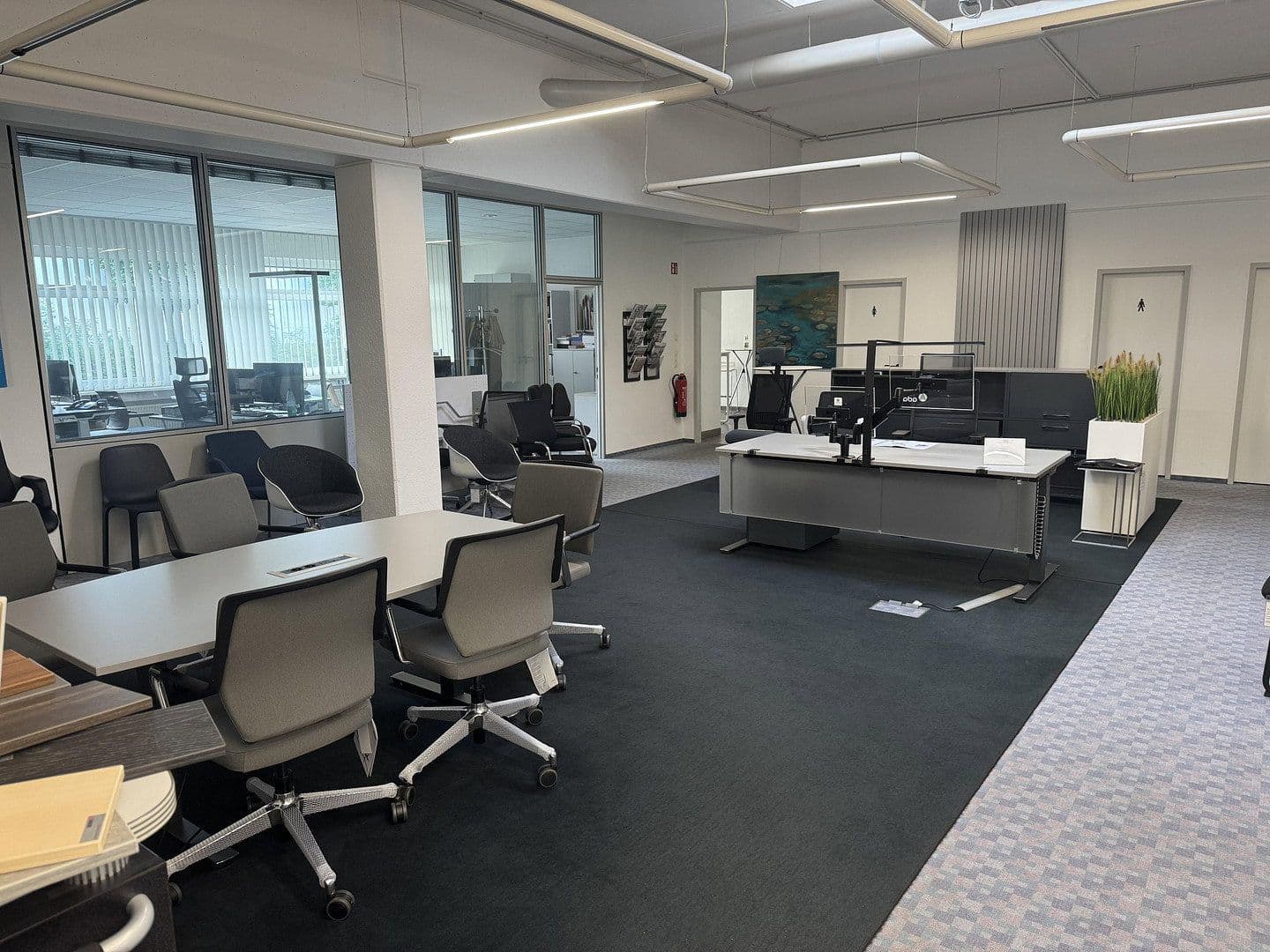 Prodej nebytového prostoru 3.000 m², Lilienthalstraße 1, Isernhagen, Dolní Sasko Prodej nebytového prostoru 3.000 m², Lilienthalstraße 1, Isernhagen, Dolní Sasko