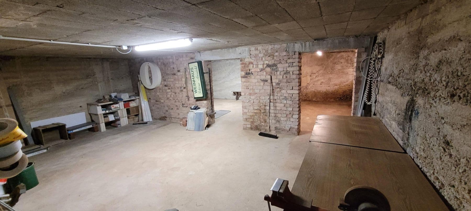 Prodej nebytového prostoru 8.300 m², Schloßstr. 14, Starkenburg, Porýní-Falc Prodej nebytového prostoru 8.300 m², Schloßstr. 14, Starkenburg, Porýní-Falc
