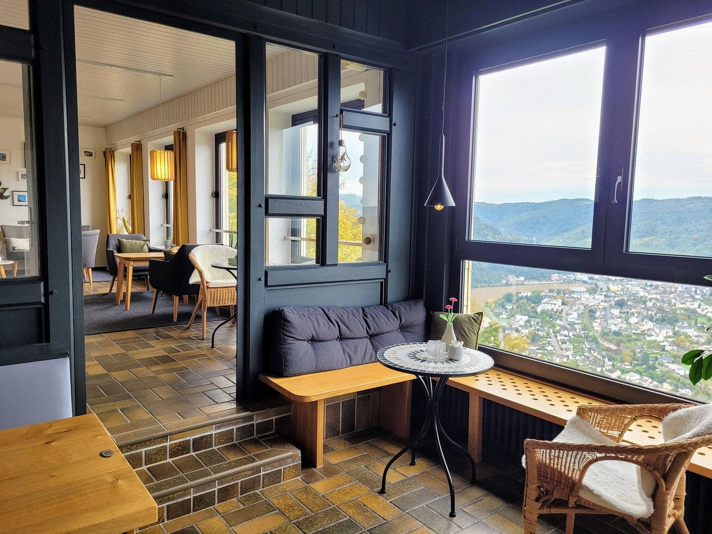 Prodej nebytového prostoru 8.300 m², Schloßstr. 14, Starkenburg, Porýní-Falc Prodej nebytového prostoru 8.300 m², Schloßstr. 14, Starkenburg, Porýní-Falc
