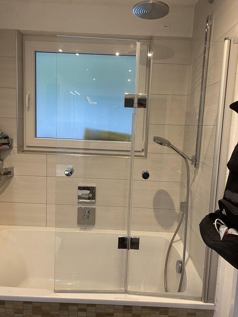 Pronájem bytu 4+1 100 m², Augustastraße, Wuppertal, Severní Porýní-Vestfálsko Pronájem bytu 4+1 100 m², Augustastraße, Wuppertal, Severní Porýní-Vestfálsko