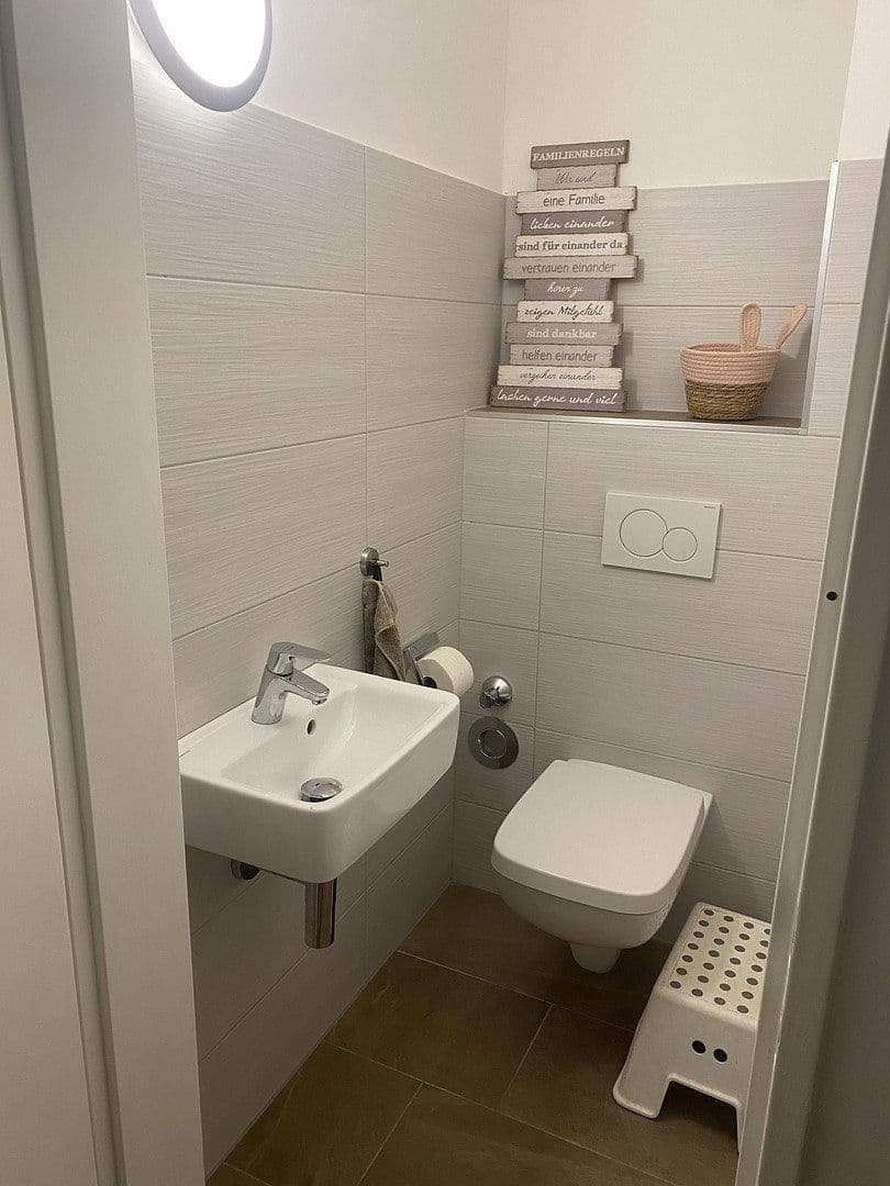 Pronájem bytu 4+1 100 m², Augustastraße, Wuppertal, Severní Porýní-Vestfálsko Pronájem bytu 4+1 100 m², Augustastraße, Wuppertal, Severní Porýní-Vestfálsko
