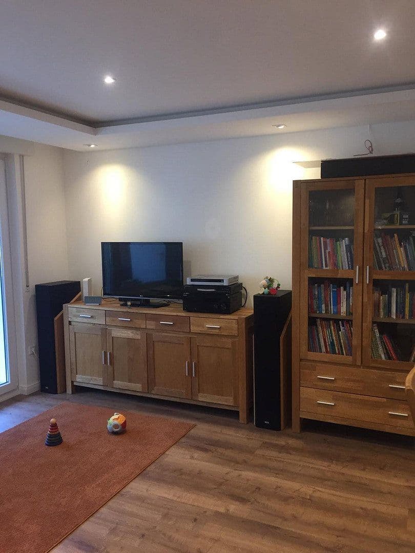 Pronájem bytu 4+1 100 m², Augustastraße, Wuppertal, Severní Porýní-Vestfálsko Pronájem bytu 4+1 100 m², Augustastraße, Wuppertal, Severní Porýní-Vestfálsko