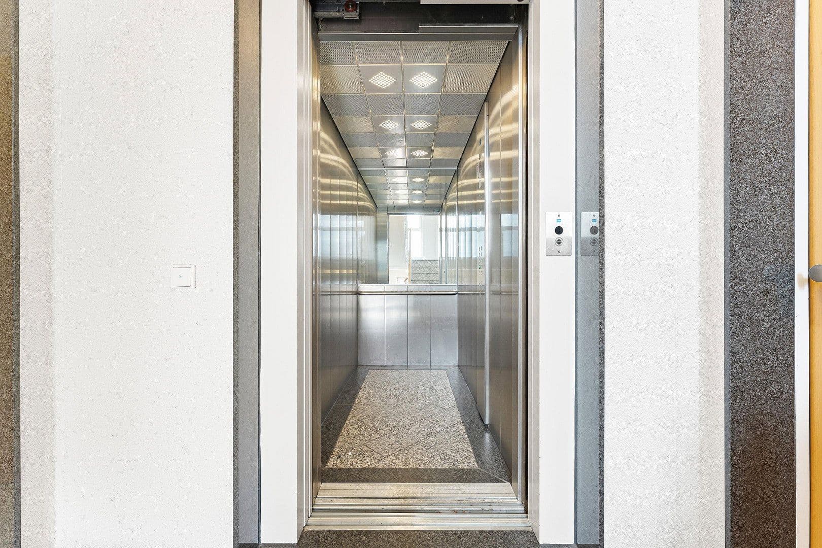 Pronájem bytu 2+1 42 m², Kleine Alexanderstraße 5, Berlin, Berlín Pronájem bytu 2+1 42 m², Kleine Alexanderstraße 5, Berlin, Berlín