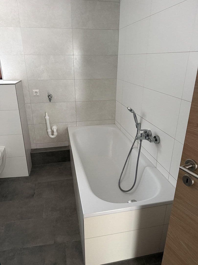Pronájem bytu 4+1 70 m², König-Karl-Straße 65, Bad Wildbad, Bádensko-Württembersko Pronájem bytu 4+1 70 m², König-Karl-Straße 65, Bad Wildbad, Bádensko-Württembersko