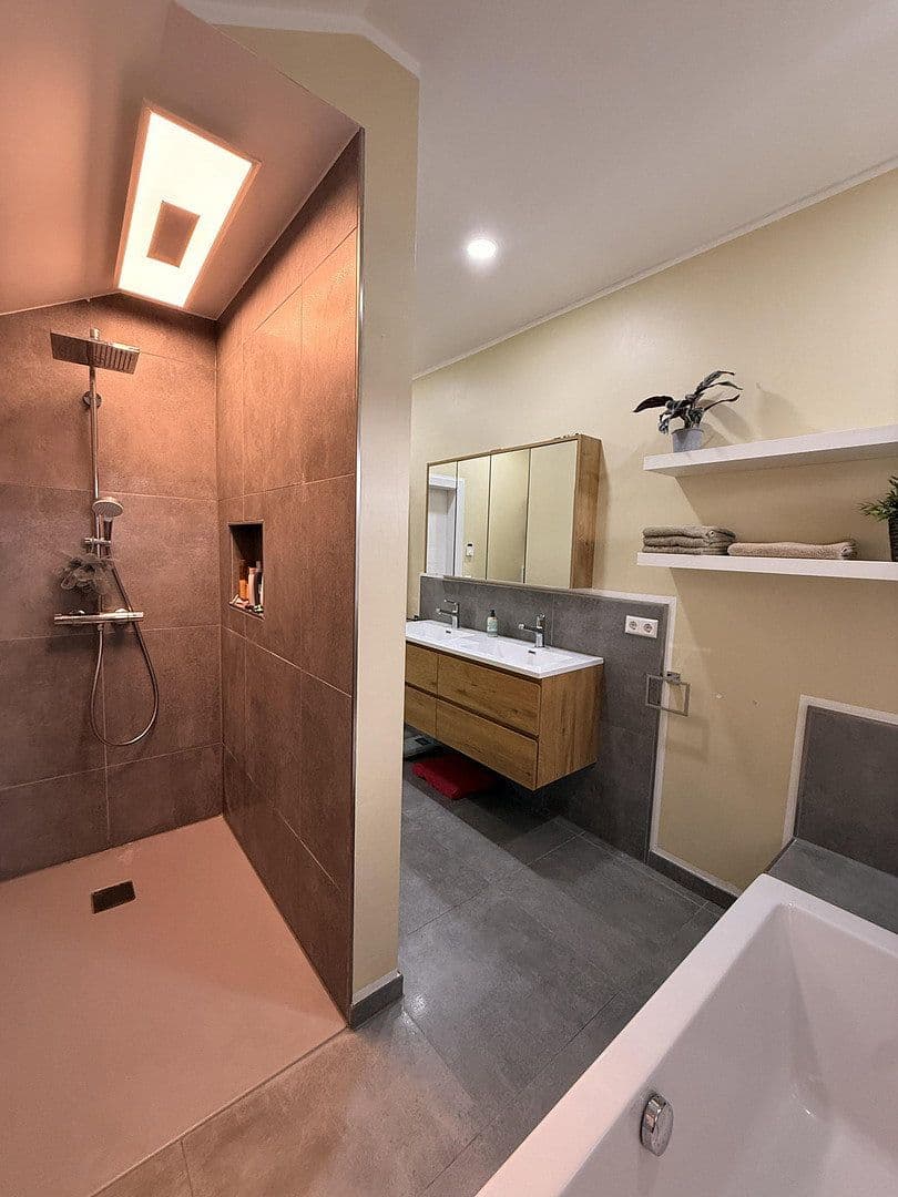 Prodej domu 183 m², pozemek 687 m², Grevenbroich, Severní Porýní-Vestfálsko Prodej domu 183 m², pozemek 687 m², Grevenbroich, Severní Porýní-Vestfálsko