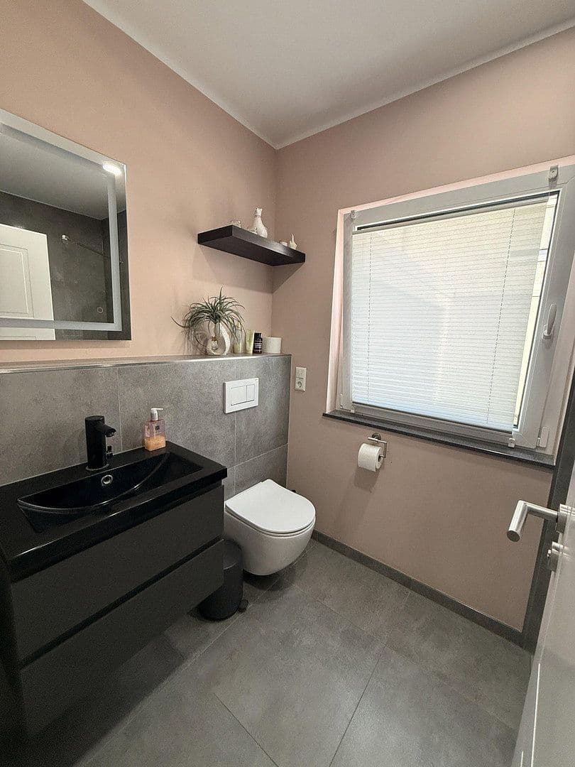 Prodej domu 183 m², pozemek 687 m², Grevenbroich, Severní Porýní-Vestfálsko Prodej domu 183 m², pozemek 687 m², Grevenbroich, Severní Porýní-Vestfálsko