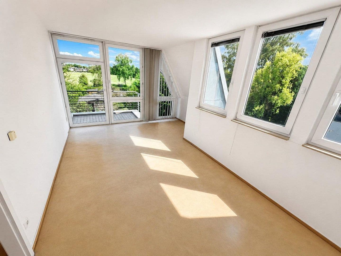 Prodej bytu 5+1 131 m², Grüntenstr. 10, Berlin, Berlín Prodej bytu 5+1 131 m², Grüntenstr. 10, Berlin, Berlín
