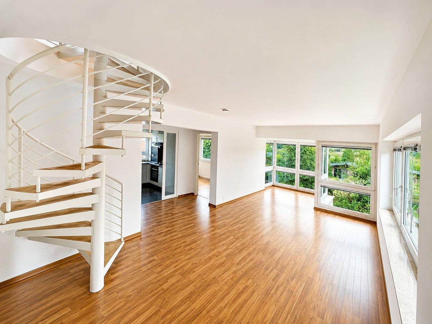 Prodej bytu 5+1 131 m², Grüntenstr. 10, Berlin, Berlín Prodej bytu 5+1 131 m², Grüntenstr. 10, Berlin, Berlín