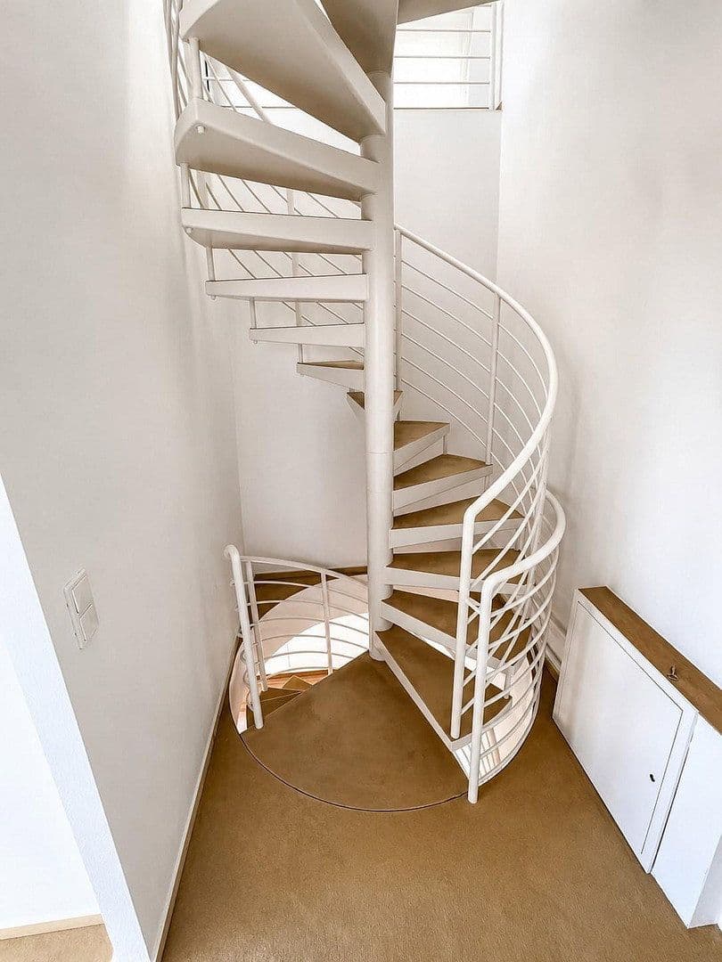 Prodej bytu 5+1 131 m², Grüntenstr. 10, Berlin, Berlín Prodej bytu 5+1 131 m², Grüntenstr. 10, Berlin, Berlín