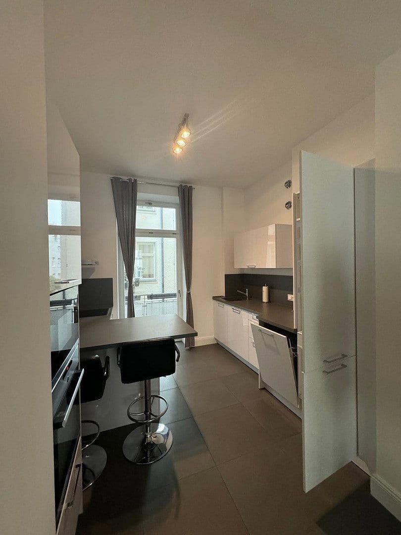 Pronájem bytu 3+1 110 m², Kurfürstenstraße 20, München, Bavorsko Pronájem bytu 3+1 110 m², Kurfürstenstraße 20, München, Bavorsko