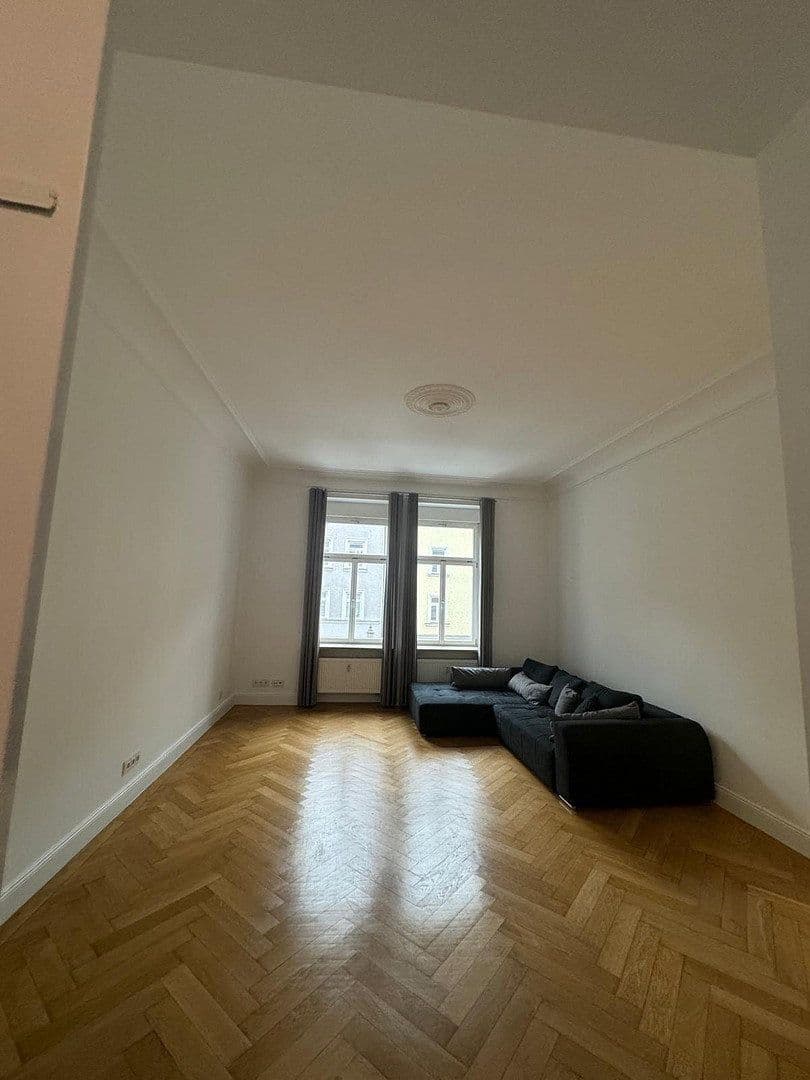 Pronájem bytu 3+1 110 m², Kurfürstenstraße 20, München, Bavorsko Pronájem bytu 3+1 110 m², Kurfürstenstraße 20, München, Bavorsko