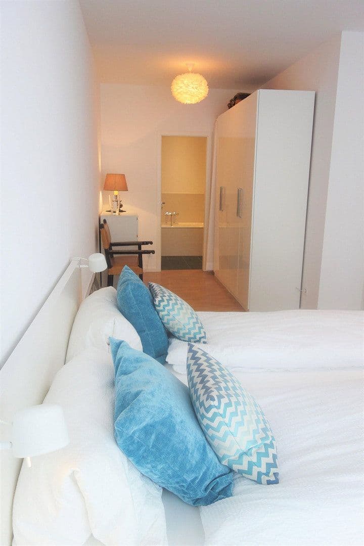 Pronájem bytu 3+1 76 m², Chausseestraße 37, Berlin, Berlín Pronájem bytu 3+1 76 m², Chausseestraße 37, Berlin, Berlín