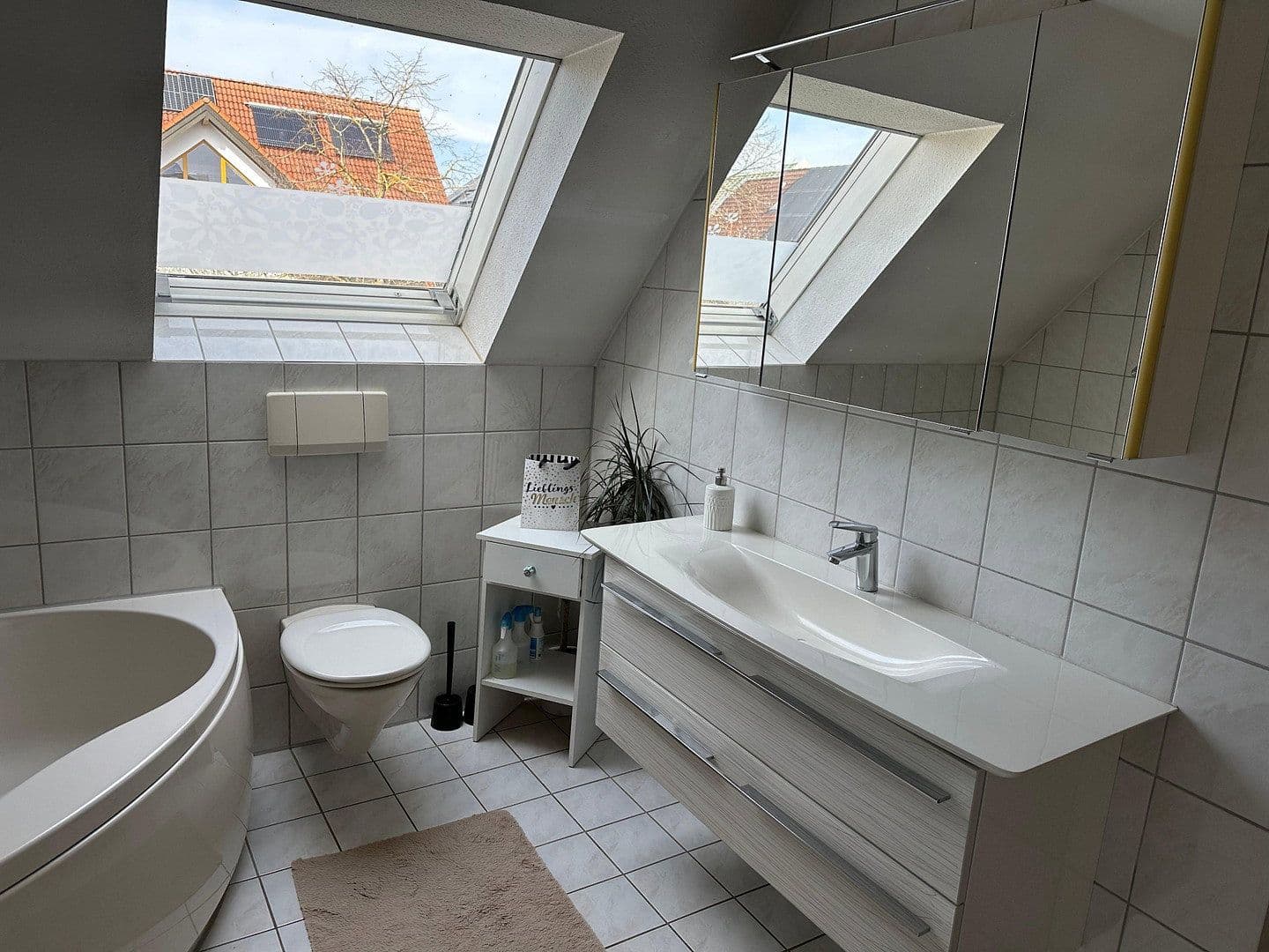 Prodej domu 220 m², pozemek 300 m², Bäumlesäcker 10-1, Ulm, Bádensko-Württembersko Prodej domu 220 m², pozemek 300 m², Bäumlesäcker 10-1, Ulm, Bádensko-Württembersko