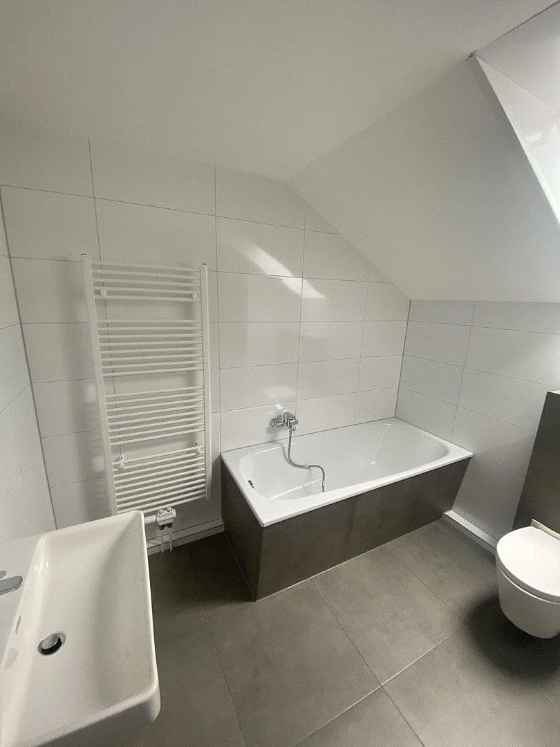 Pronájem bytu 3+1 91 m², Parkstraße 16, Lohmar, Severní Porýní-Vestfálsko Pronájem bytu 3+1 91 m², Parkstraße 16, Lohmar, Severní Porýní-Vestfálsko