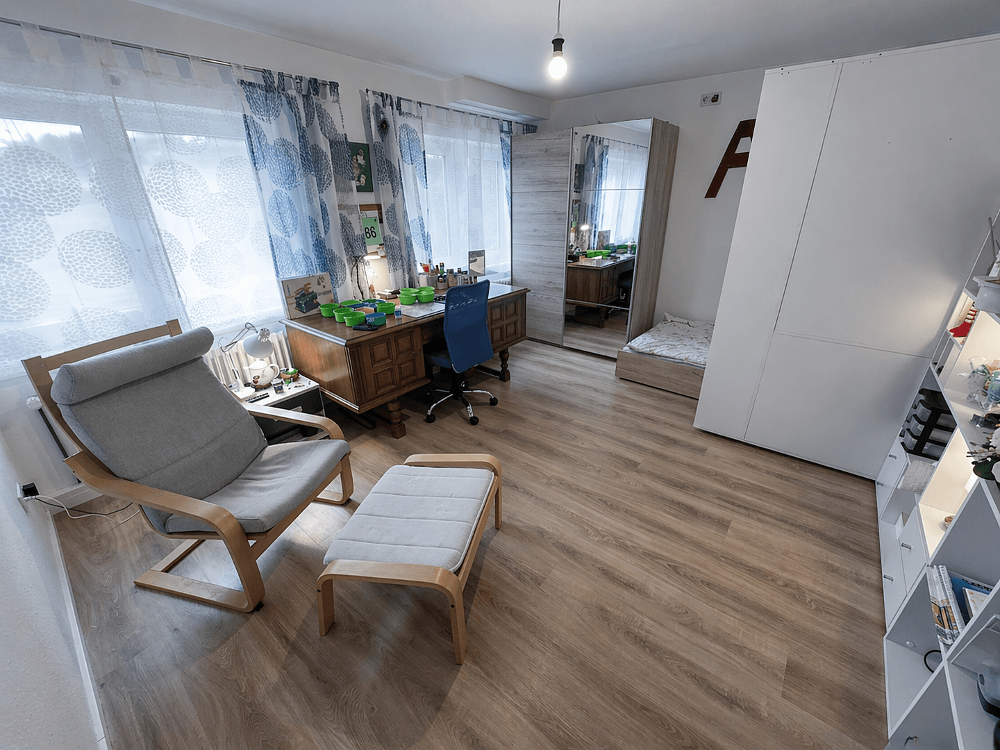 Prodej domu 192 m², pozemek 1.200 m², Am Hirtenbuckel 19, Bad Urach, Bádensko-Württembersko Prodej domu 192 m², pozemek 1.200 m², Am Hirtenbuckel 19, Bad Urach, Bádensko-Württembersko