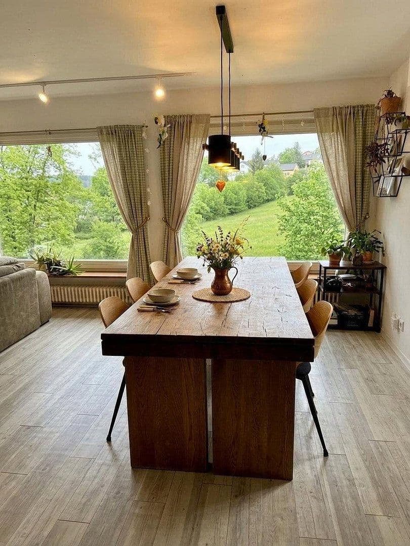 Prodej domu 192 m², pozemek 1.200 m², Am Hirtenbuckel 19, Bad Urach, Bádensko-Württembersko Prodej domu 192 m², pozemek 1.200 m², Am Hirtenbuckel 19, Bad Urach, Bádensko-Württembersko