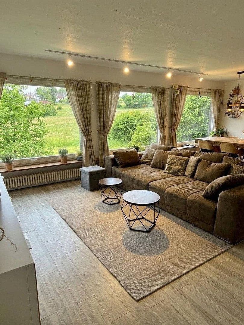 Prodej domu 192 m², pozemek 1.200 m², Am Hirtenbuckel 19, Bad Urach, Bádensko-Württembersko Prodej domu 192 m², pozemek 1.200 m², Am Hirtenbuckel 19, Bad Urach, Bádensko-Württembersko