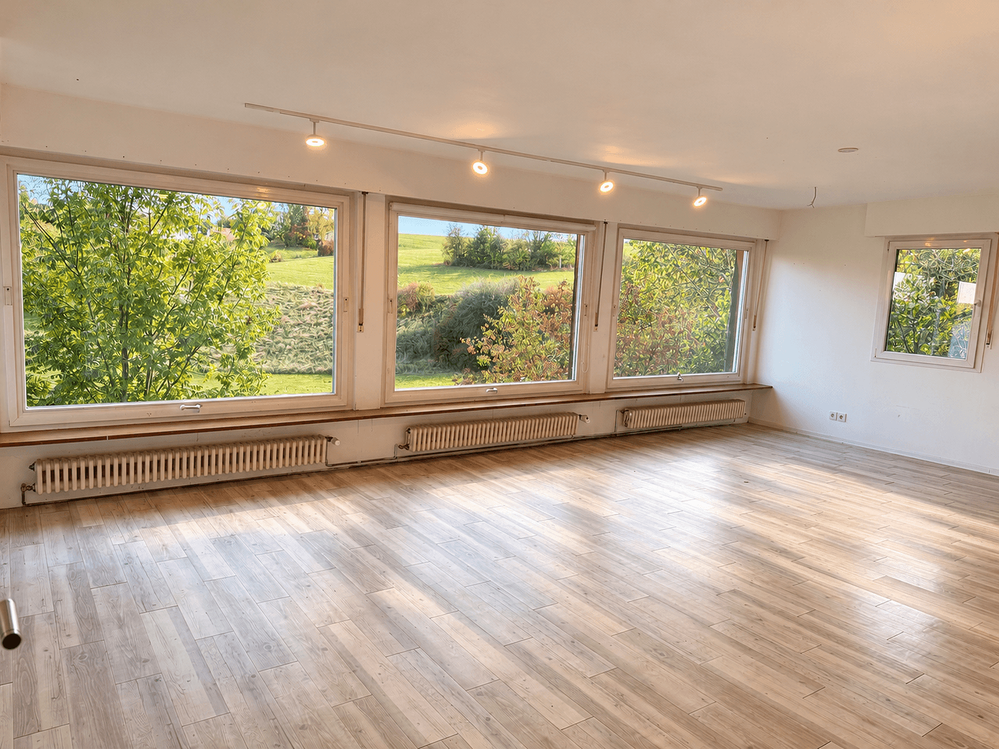 Prodej domu 192 m², pozemek 1.200 m², Am Hirtenbuckel 19, Bad Urach, Bádensko-Württembersko Prodej domu 192 m², pozemek 1.200 m², Am Hirtenbuckel 19, Bad Urach, Bádensko-Württembersko