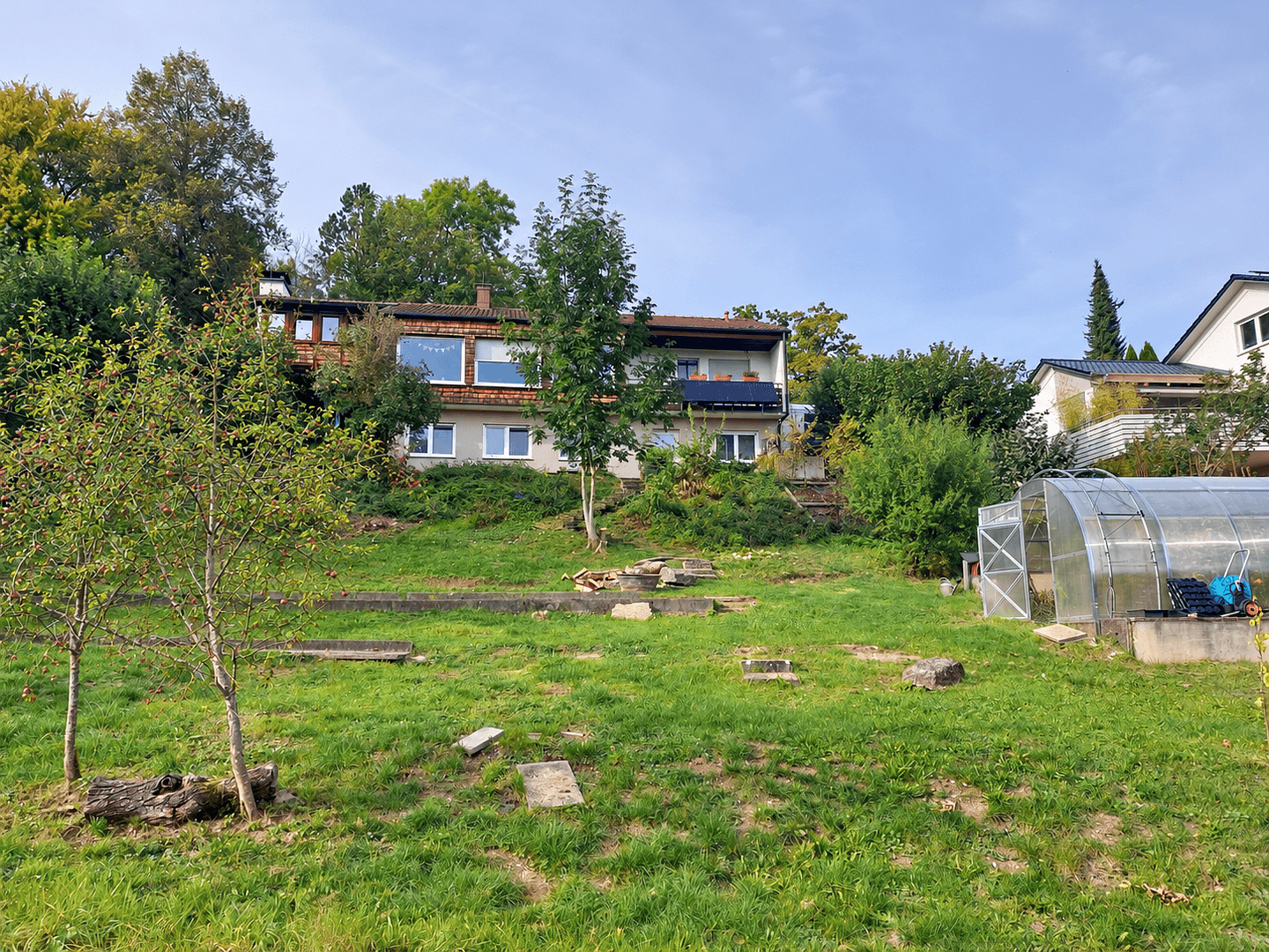 Prodej domu 192 m², pozemek 1.200 m², Am Hirtenbuckel 19, Bad Urach, Bádensko-Württembersko Prodej domu 192 m², pozemek 1.200 m², Am Hirtenbuckel 19, Bad Urach, Bádensko-Württembersko