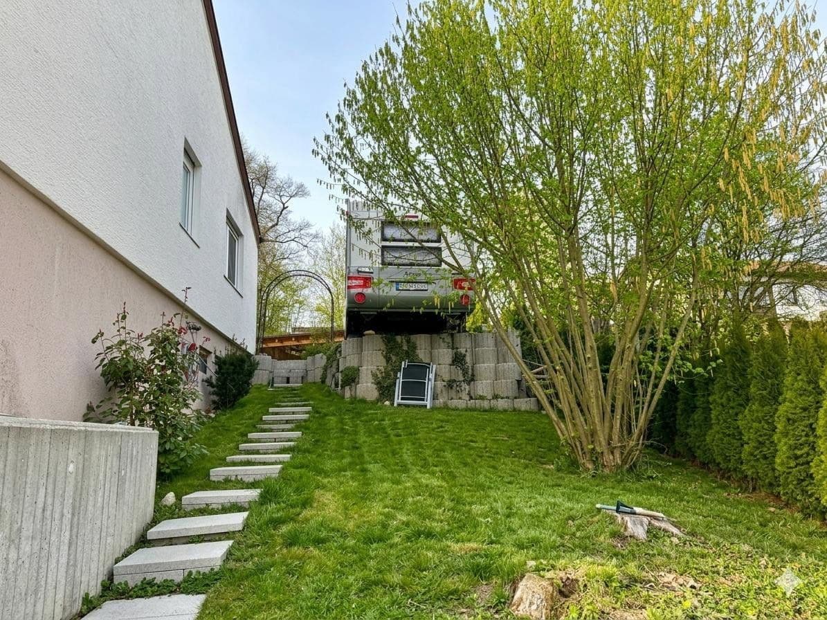 Prodej domu 192 m², pozemek 1.200 m², Am Hirtenbuckel 19, Bad Urach, Bádensko-Württembersko Prodej domu 192 m², pozemek 1.200 m², Am Hirtenbuckel 19, Bad Urach, Bádensko-Württembersko