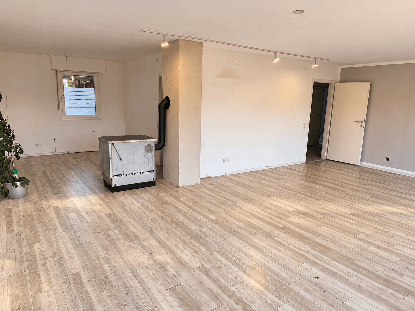 Prodej domu 192 m², pozemek 1.200 m², Am Hirtenbuckel 19, Bad Urach, Bádensko-Württembersko Prodej domu 192 m², pozemek 1.200 m², Am Hirtenbuckel 19, Bad Urach, Bádensko-Württembersko