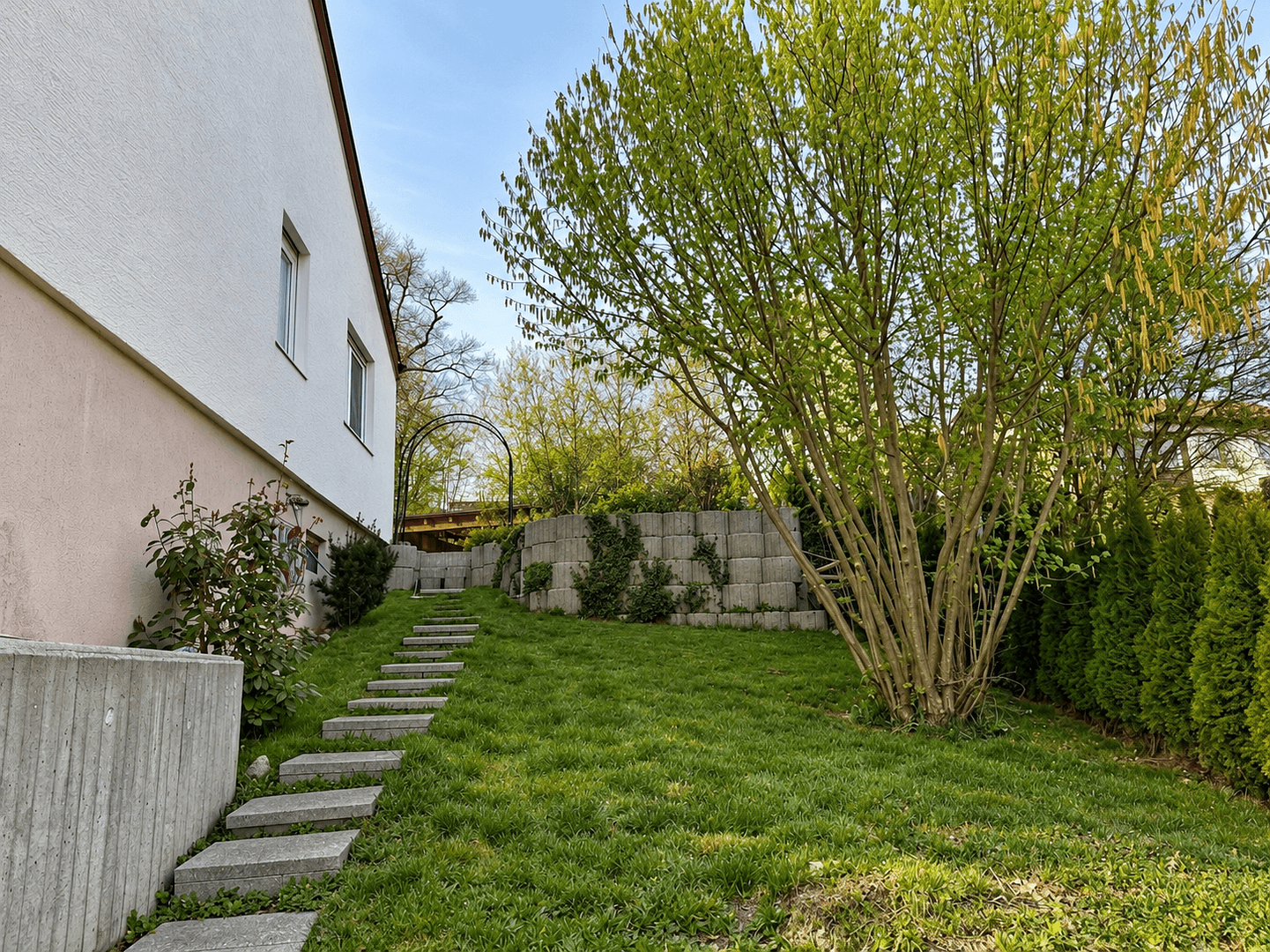 Prodej domu 192 m², pozemek 1.200 m², Am Hirtenbuckel 19, Bad Urach, Bádensko-Württembersko Prodej domu 192 m², pozemek 1.200 m², Am Hirtenbuckel 19, Bad Urach, Bádensko-Württembersko