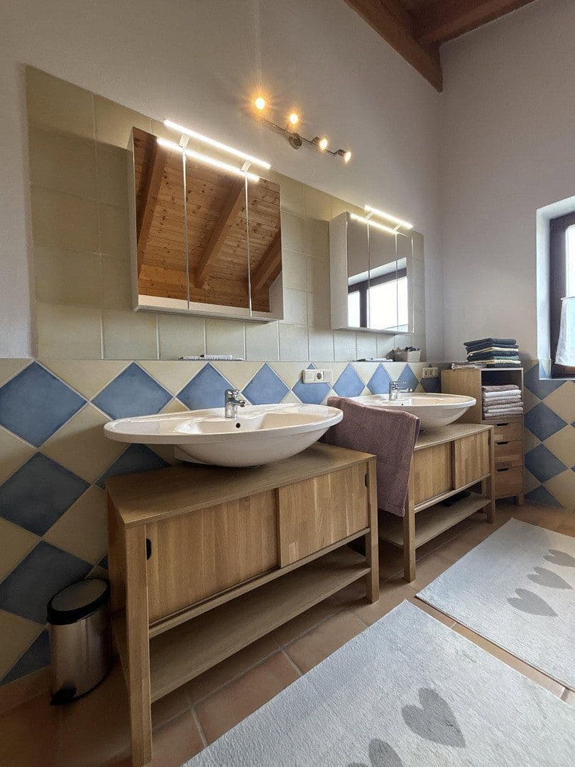 Prodej domu 232 m², pozemek 1.286 m², Tittmoning, Bavorsko Prodej domu 232 m², pozemek 1.286 m², Tittmoning, Bavorsko
