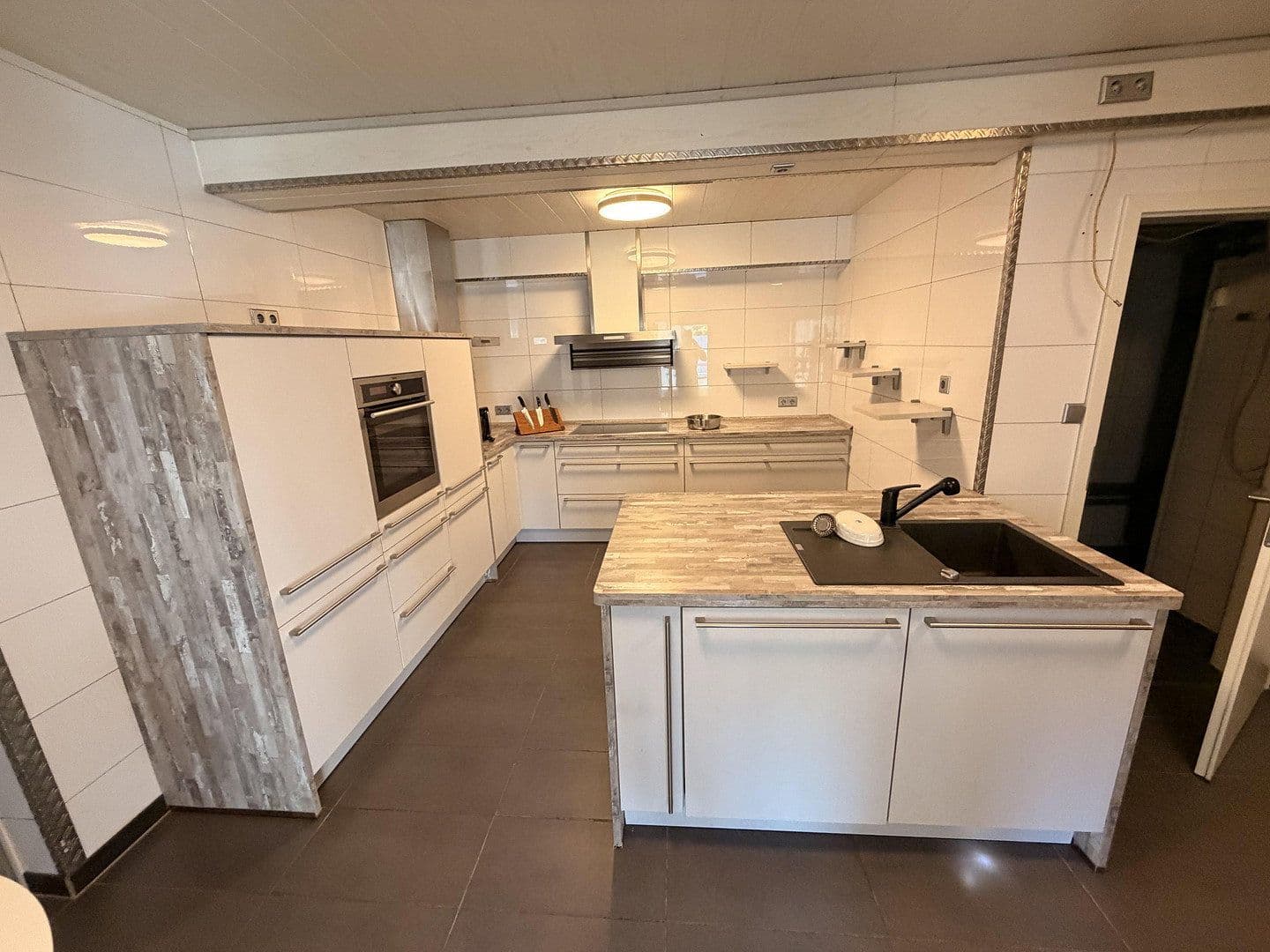 Prodej domu 202 m², pozemek 450 m², Auetalstraße 39, Kalefeld, Dolní Sasko Prodej domu 202 m², pozemek 450 m², Auetalstraße 39, Kalefeld, Dolní Sasko