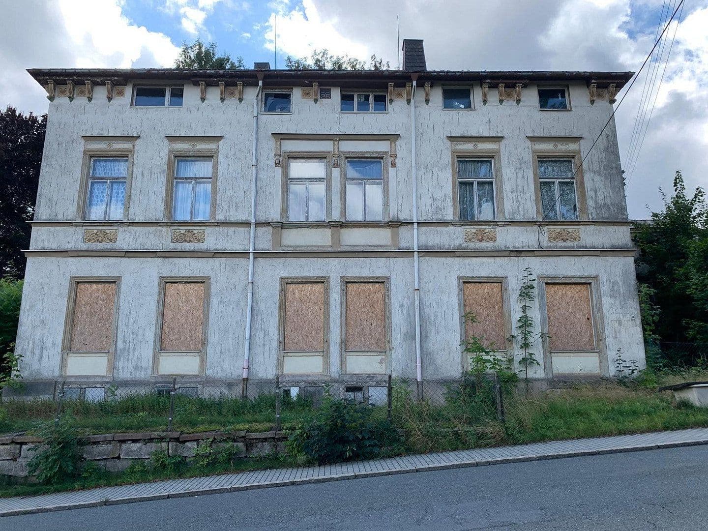 Prodej domu 604 m², pozemek 3.575 m², Alte Auerbachstraße 13, Schönheide, Sasko Prodej domu 604 m², pozemek 3.575 m², Alte Auerbachstraße 13, Schönheide, Sasko