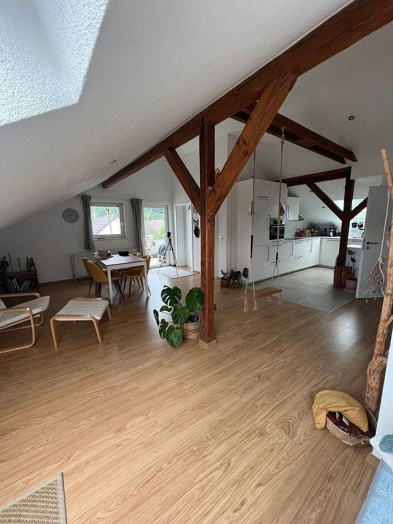 Pronájem bytu 3+1 80 m², Schlossstrasse 13, Lörrach, Bádensko-Württembersko Pronájem bytu 3+1 80 m², Schlossstrasse 13, Lörrach, Bádensko-Württembersko