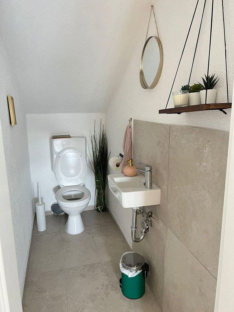 Pronájem bytu 3+1 80 m², Schlossstrasse 13, Lörrach, Bádensko-Württembersko Pronájem bytu 3+1 80 m², Schlossstrasse 13, Lörrach, Bádensko-Württembersko