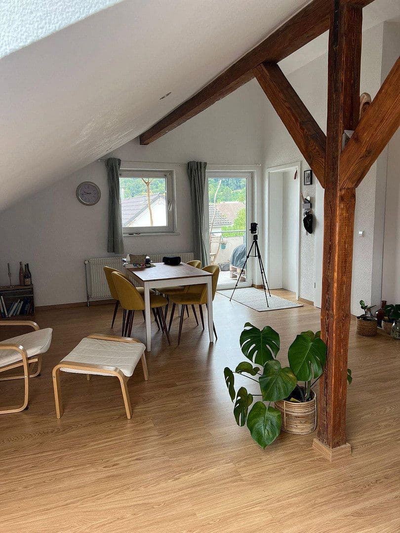 Pronájem bytu 3+1 80 m², Schlossstrasse 13, Lörrach, Bádensko-Württembersko Pronájem bytu 3+1 80 m², Schlossstrasse 13, Lörrach, Bádensko-Württembersko