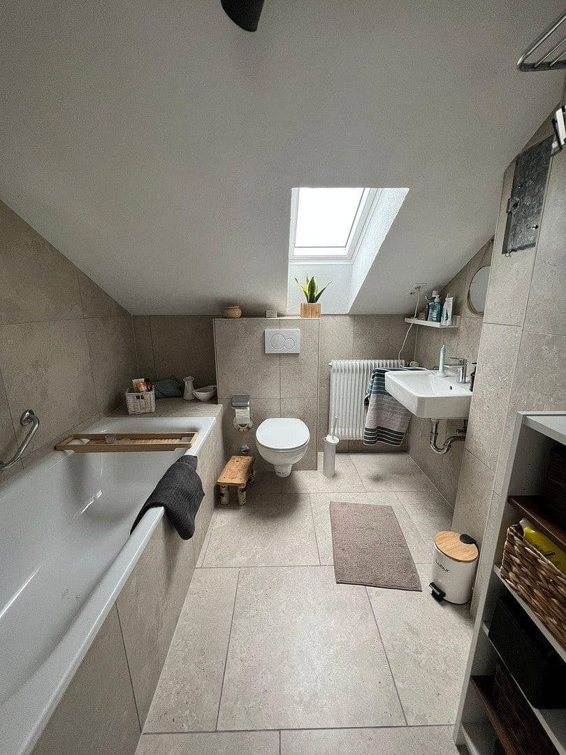 Pronájem bytu 3+1 80 m², Schlossstrasse 13, Lörrach, Bádensko-Württembersko Pronájem bytu 3+1 80 m², Schlossstrasse 13, Lörrach, Bádensko-Württembersko